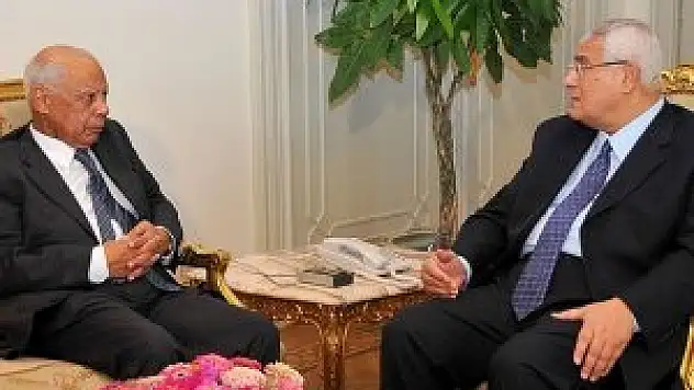 Adli Mansur hükümetin istifasını kabul etti