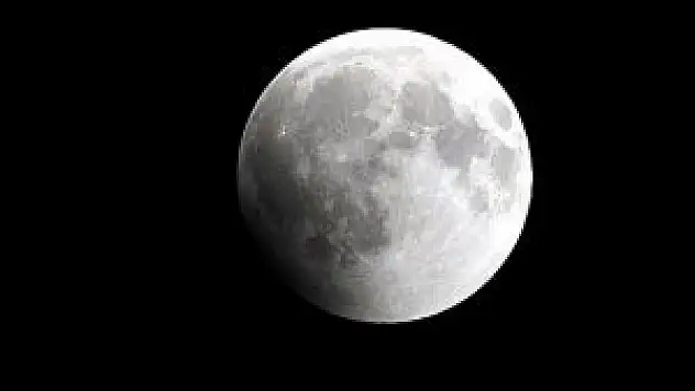 Ay'a dev meteor çarptı