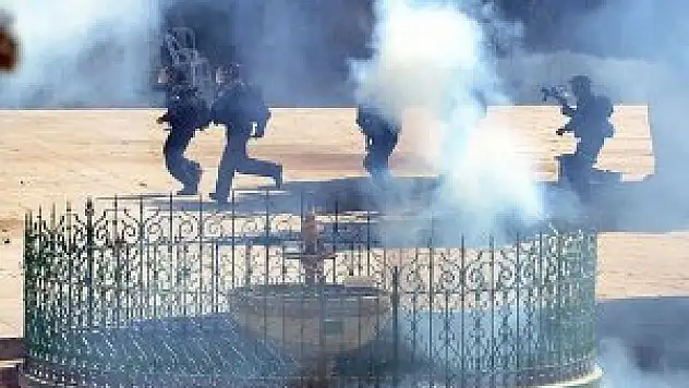 Mescid-i Aksa'da Filistinlilere müdahale