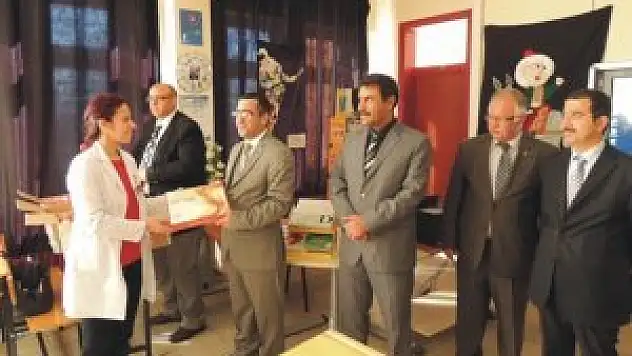 Öğretmenlere tablet dağıtıldı