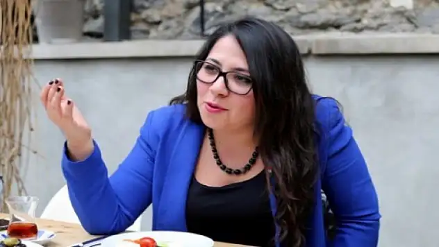 Ezan düşmanı Sera Kadıgil CHP'den aday oldu