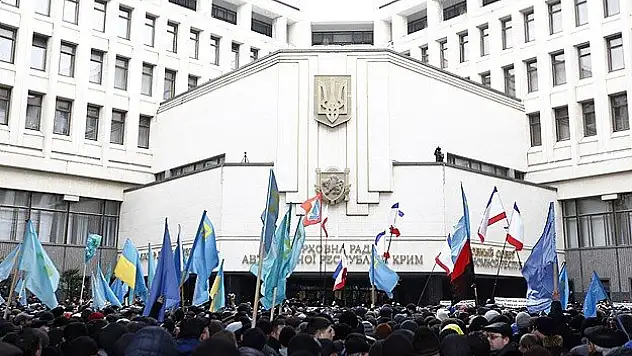 Kırım'da Parlamento binası ele geçirildi