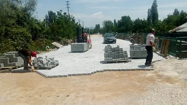 Seydişehir Belediyesi parke taş çalışmalarına devam ediyor