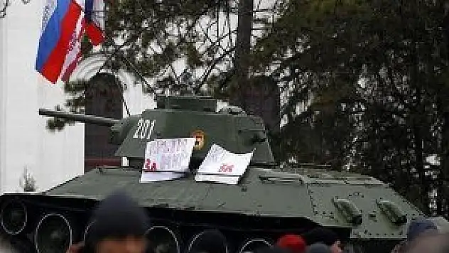 Kırım havaalanı işgal edildi