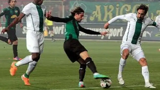 Timsah deplasmanda yenildi