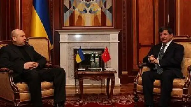 Davutoğlu Ukrayna'da liderlerle görüşüyor