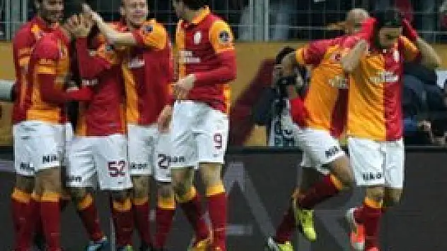 Galatasaray 10 kişiyle de lider: 2-1