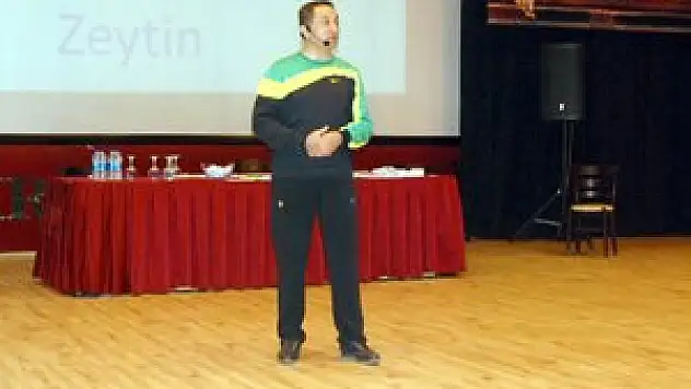 Dr. Kunak'a Akşehir'de yoğun ilgi