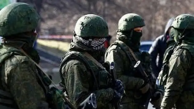 Rusya Kırım'a asker yığıyor