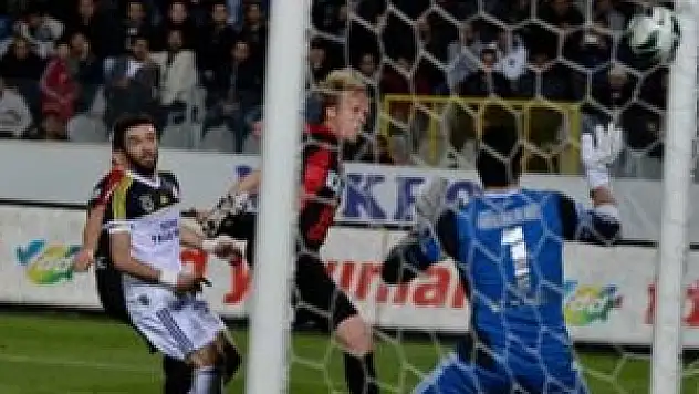 Fenerbahçe penaltılarla güldü