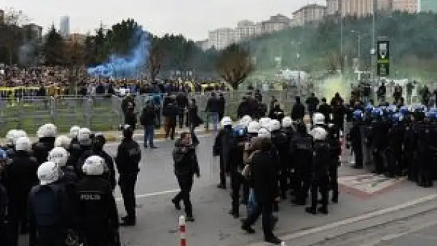 Fenerbahçeli taraftarlar TFF'ye yürüdü