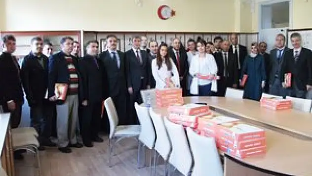 Karapınar'da öğretmenlere tablet bilgisayar dağıtıldı