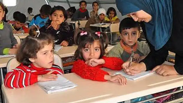 Çadır kentlerde ''dersler'' aksamadı