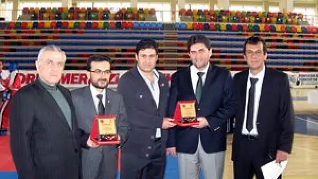 Derbent Gençlikspor kick boksta şampiyon