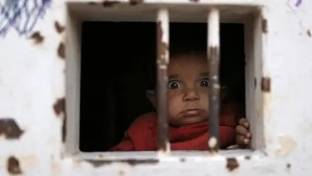 Demir parmaklıklar ardında açlıktan ölüyorlar