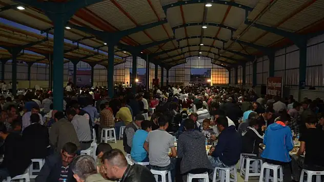 Karatay Belediyesi binlerce kişiyi aynı sofrada buluşturdu