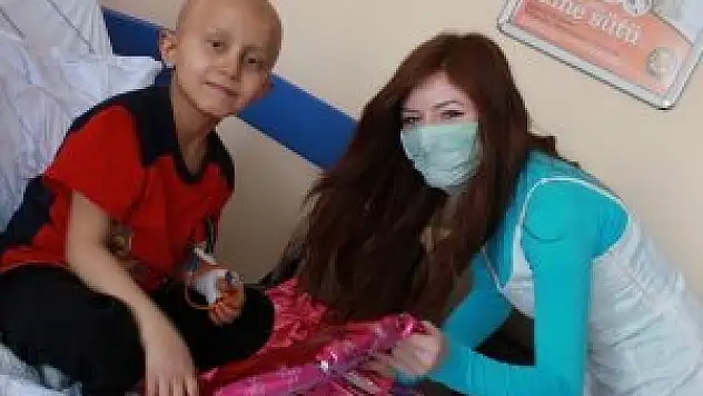 Büyülü Alem Tiyatro Topluluğu'ndan SÜ Tıp'ta moral gösterisi