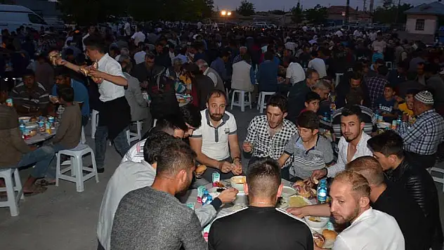 Karatay, İsmil'de binlerce kişiyi aynı sofrada buluşturdu