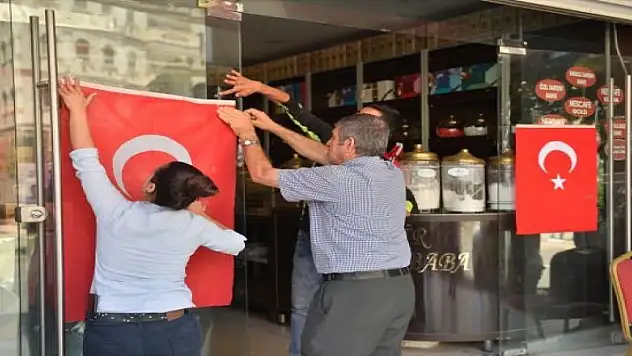 Mardin'de HDP'ye 'Türk bayraklı' tepki