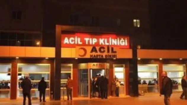Kadını sokak ortasında bıçakladılar