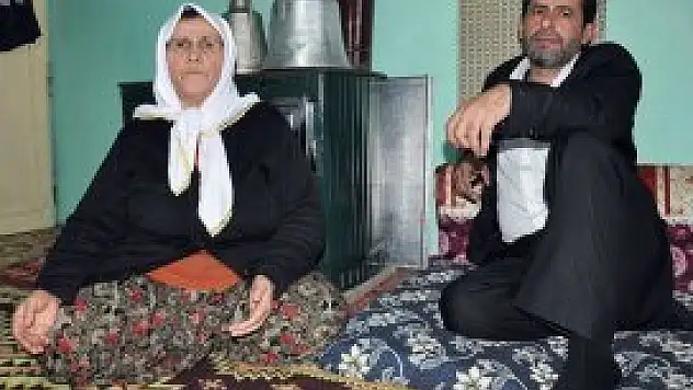 Oğlunu 10 yıldır bekliyor