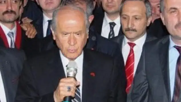 Bahçeli'den gece yarısı mitingi
