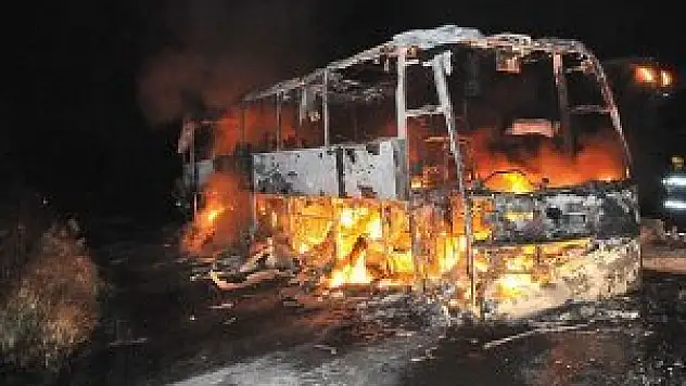Otobüs yandı: 10 ölü