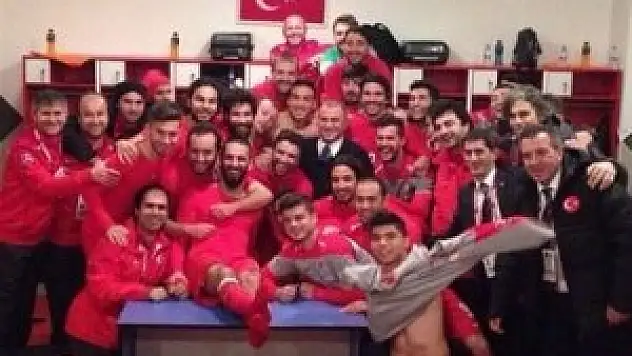 Milliler'den galibiyet pozu