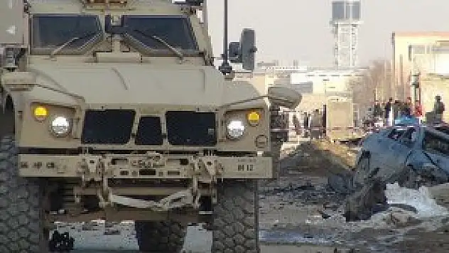 NATO Afgan askerlerini 'vurdu'