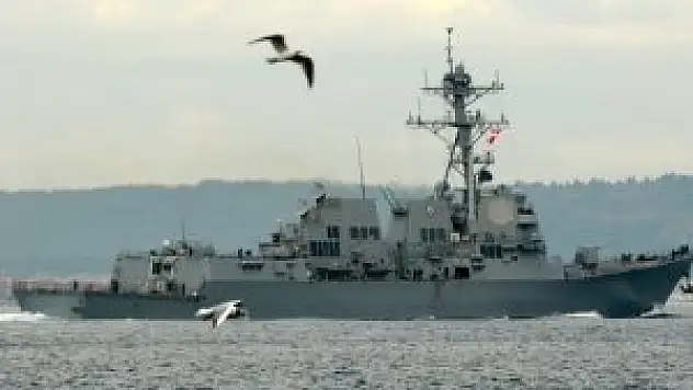ABD savaş gemisi Çanakkale Boğazı'ndan geçti