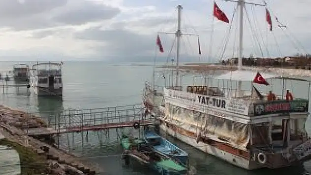 Beyşehir'in gezinti yatları sezonu erken açtı