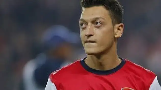Mesut Özil'de düşüş sürüyor