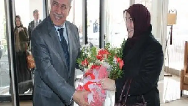 Arınç, kadınlar günü programına katıldı