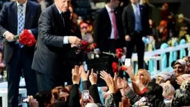 Başbakan Erdoğan, 'Bunlar tavla zarı atıyor biz siyaset yapıyoruz'