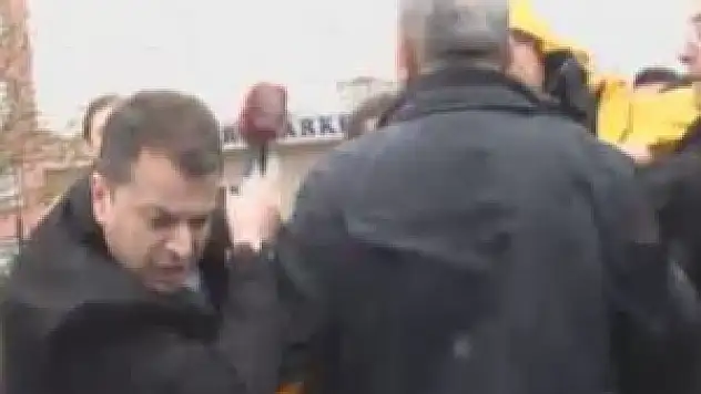 Eski MHP'li, yeni CHP'li Mansur Yavaş'ın ekibi gazeteci dövdü