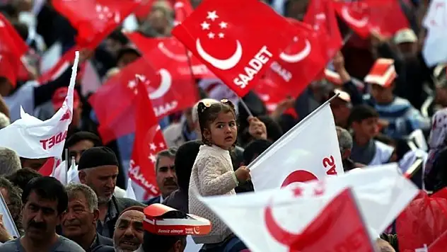 Saadet adayı istifa edip AK Parti'ye katıldı!