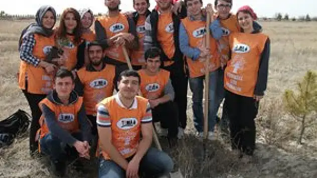 Genç Tema Topluluğu Karapınar'da fidan dikti