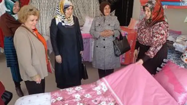 AK Parti Karatay Kadın Kollarından kadın esnafa ziyaret