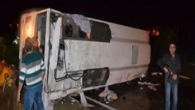 Polis otobüsü devrildi: 3 şehit