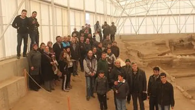 Beyşehirli doğaseverler Çatalhöyük'ü gezdi