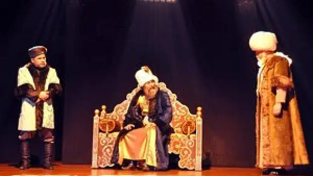 'Kanuni ve Sinan' oyununa yoğun ilgi