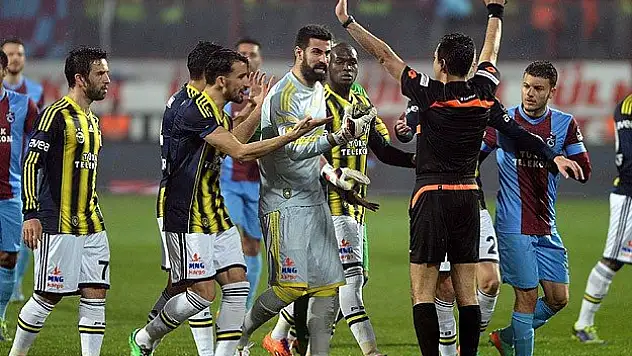 (FLAŞ HABER) Trabzonspor - Fenerbahçe maçı tatil edildi