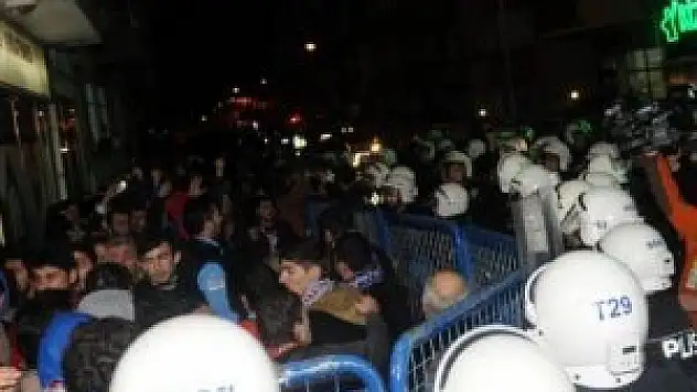 Trabzon'da derbi gerginliği - Karşılaşma sonrası, olaylar çıktı