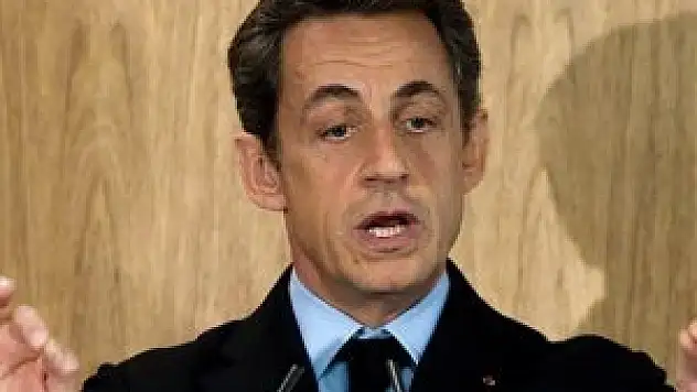 Sarkozy'nin dinlenmesi Fransa'yı karıştırdı