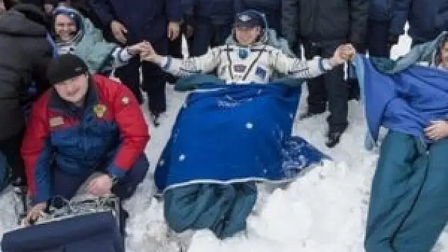 Soyuz üç astronot ile Dünya'ya döndü