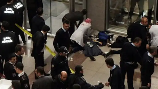 Çağlayan Adliyesi'nde silahlı saldırı: 2 ölü