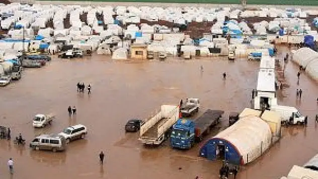 Suriye'de şiddetli yağış kamplarda yaşamı zorlaştırdı