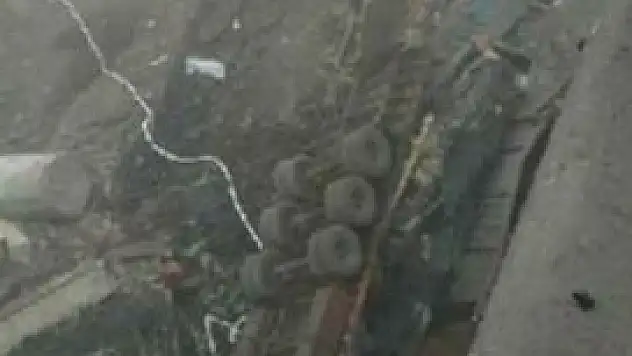 Çin'de otoyolda köprü çöktü: 26 ölü