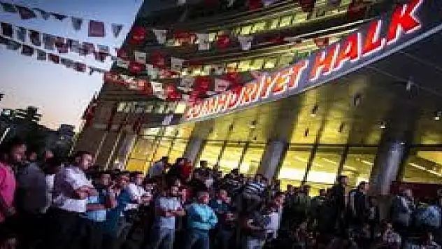 CHP'de hareketli anlar! Kılıçdaroğlu birazdan konuşacak