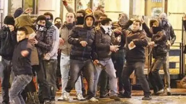 Gündüz matem akşam terör